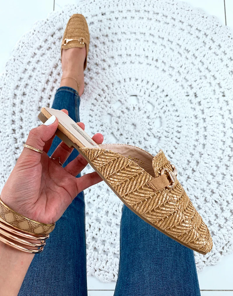 Mules style mocassins en osier camel
