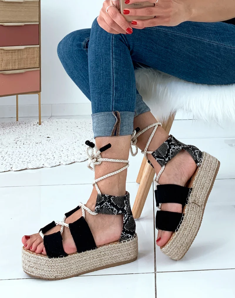 Espadrilles compensées noires en suédine avec lacets en corde épaisse