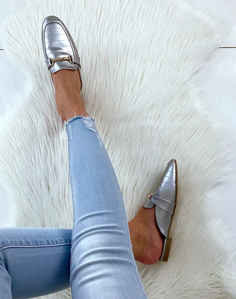 Mules styles mocassins silver croco à brides