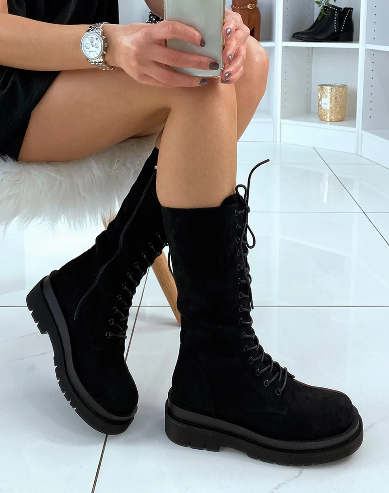 Bottes noires en suédine hautes à lacets