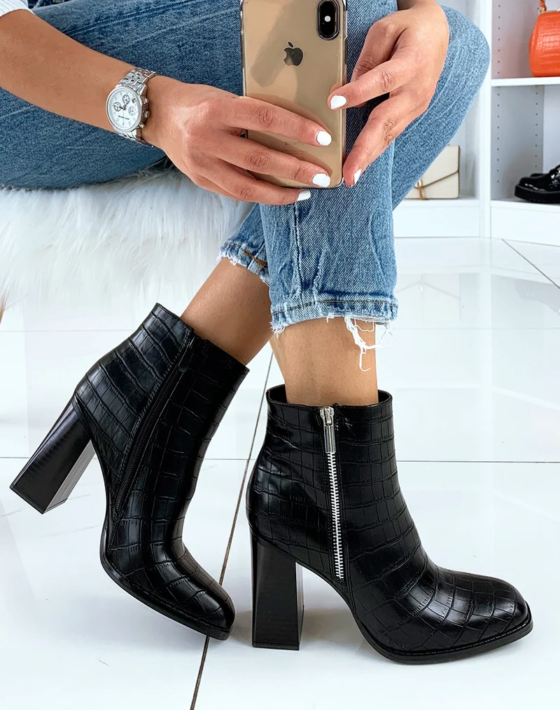 Bottines à talon effet croco noir à bout carré