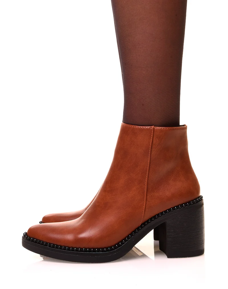 Bottines camel à talons carrés et à bouts pointus