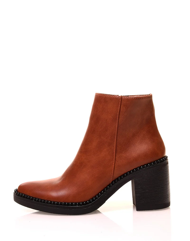 Bottines camel à talons carrés et à bouts pointus