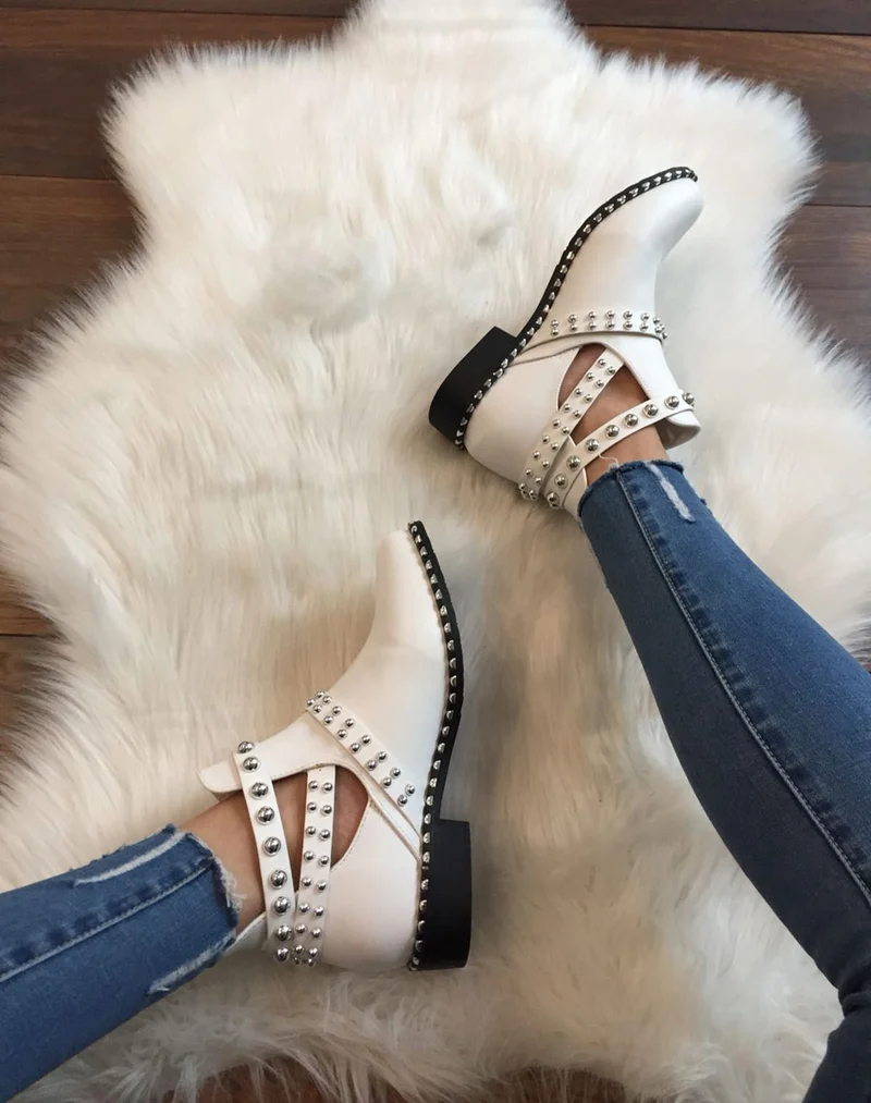 Bottines cloutés blanches