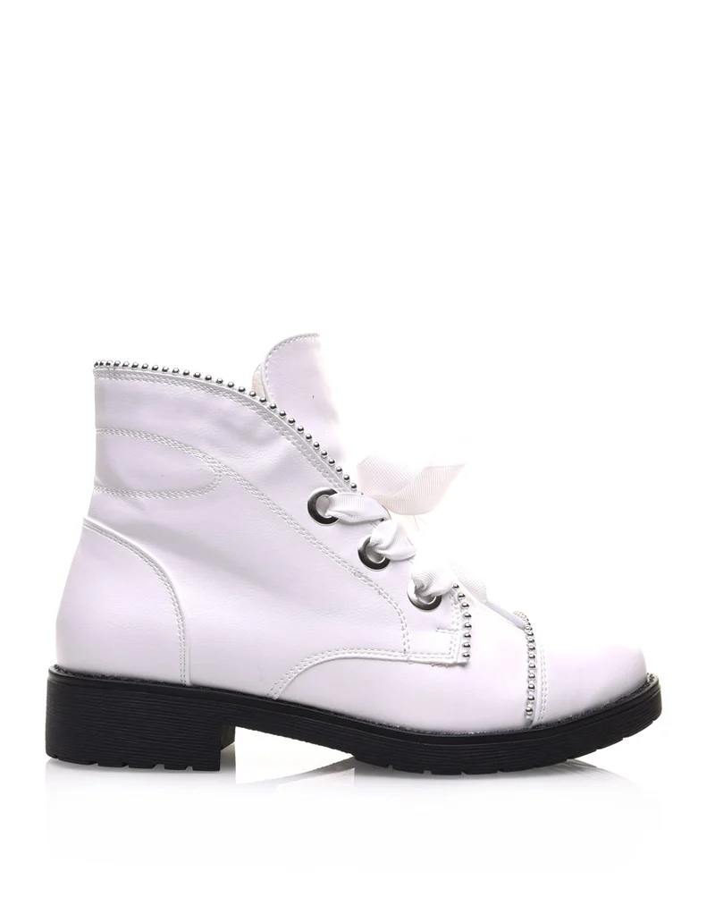 Bottines blanches cloutées à semelles épaisses
