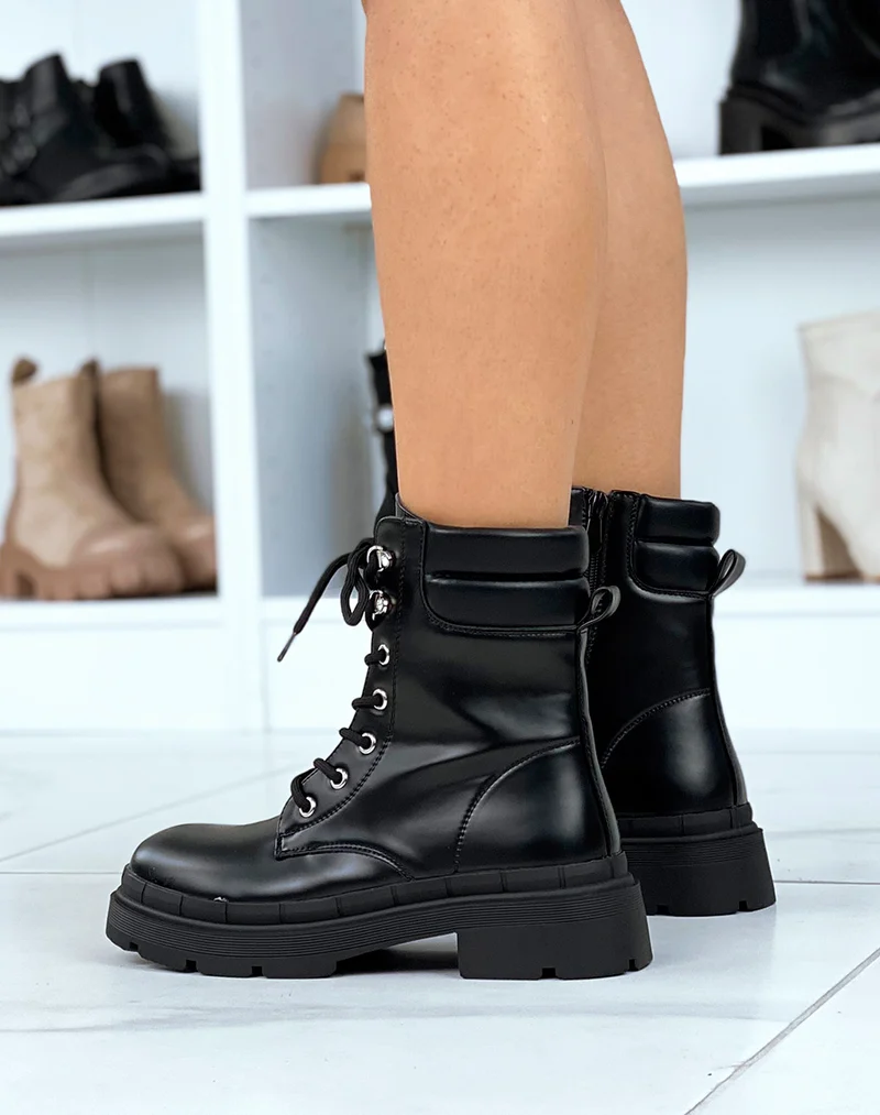 Bottines noires mat à détail strass