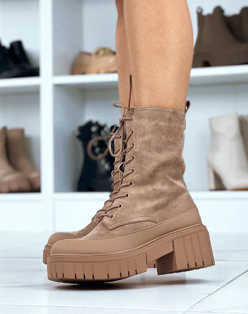 Bottines montantes marrons en suédine à lacet et semelle épaisse