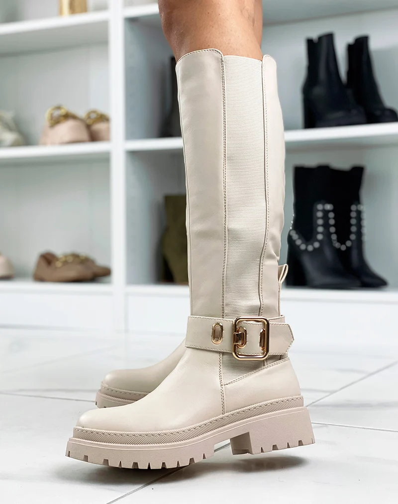 Bottes hautes beiges à boucle dorée