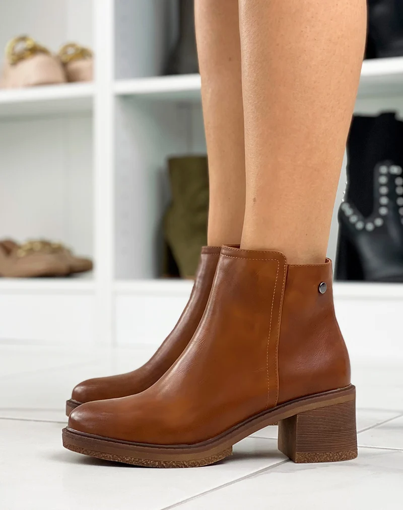 Bottines camel lisses à petit talon