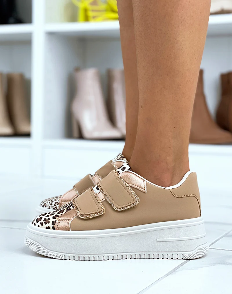 Baskets taupes à scratchs et grosse plateforme
