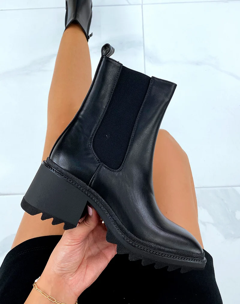 Bottines à talon noires à bout carré