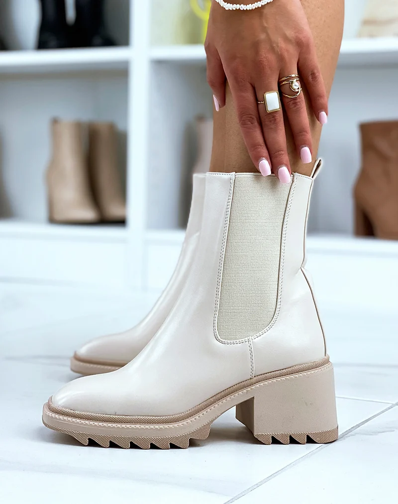 Bottines à talon beiges à bout carré