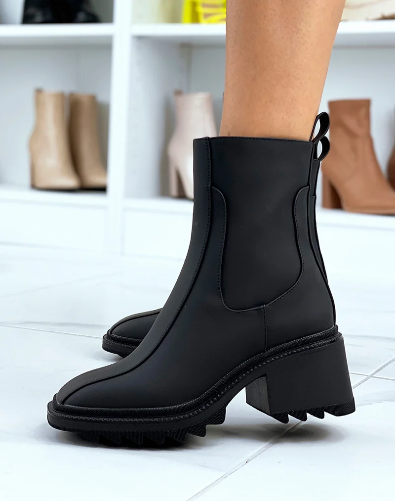 Bottines à talon noires gommées avec surpiqures