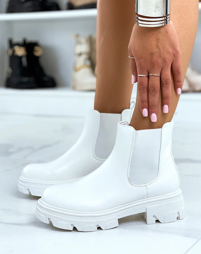 Chelsea boots blanches talonnées à semelle crantée