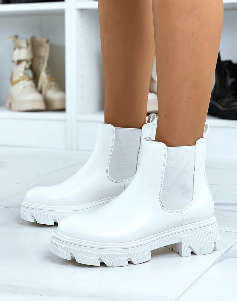 Chelsea boots blanches talonnées à semelle crantée