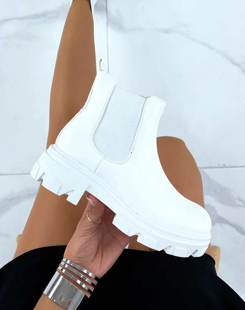 Chelsea boots blanches talonnées à semelle crantée