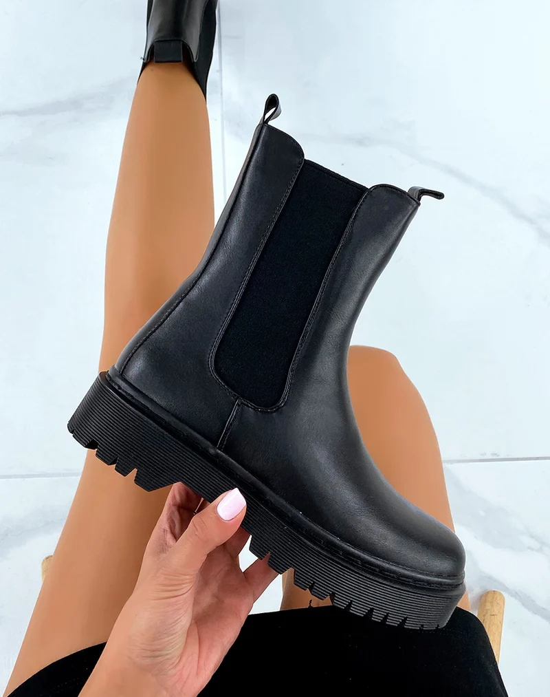 Bottines noires montantes style chelsea à semelle plate