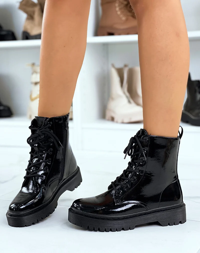 Bottines noires vernies montantes à lacets