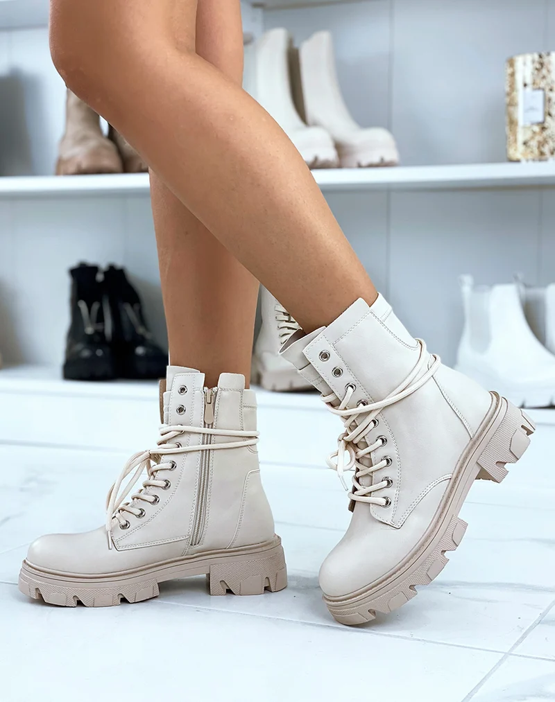 Bottines beiges montantes à lacets et semelle talonnée