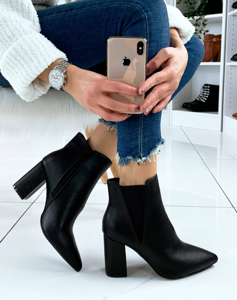 Bottines noires à talon et à bout pointu