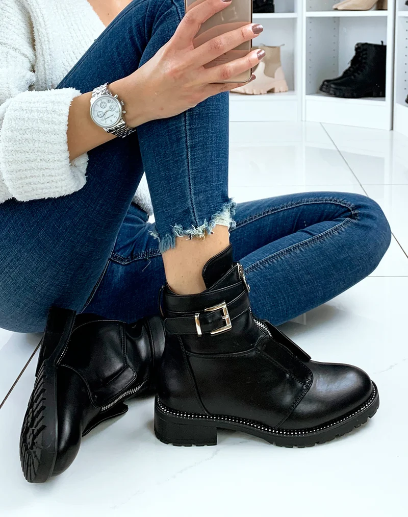 Bottines noires avec fermeture à l’avant