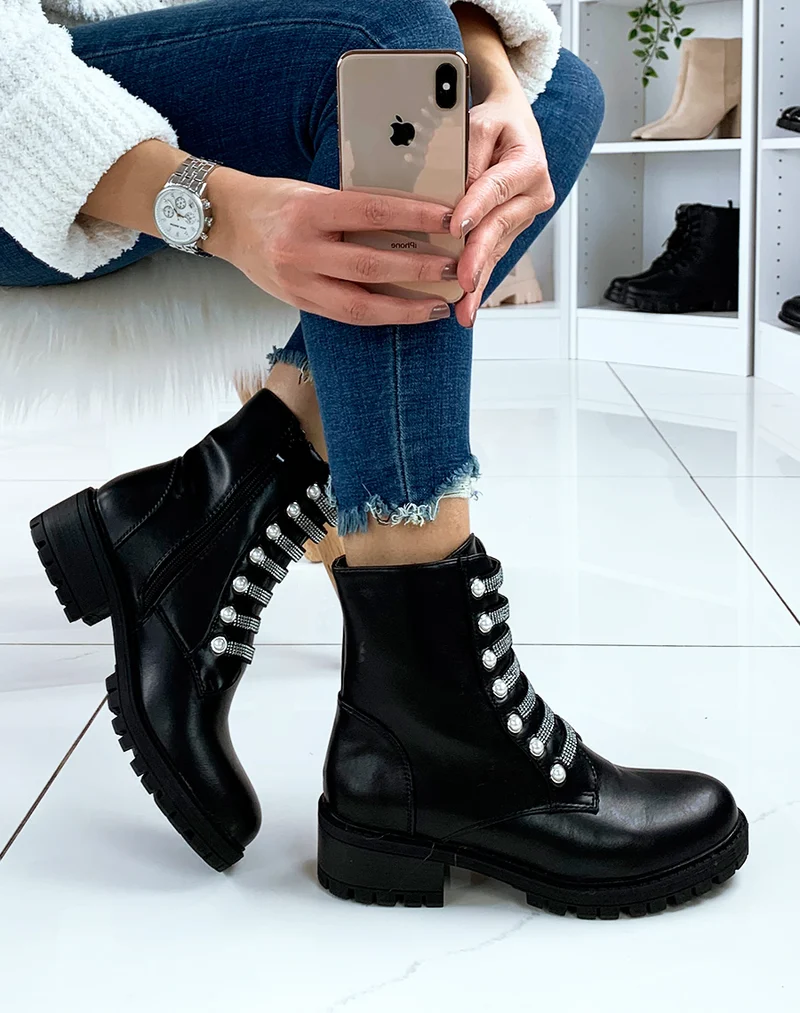 Bottines noires lacets à strass