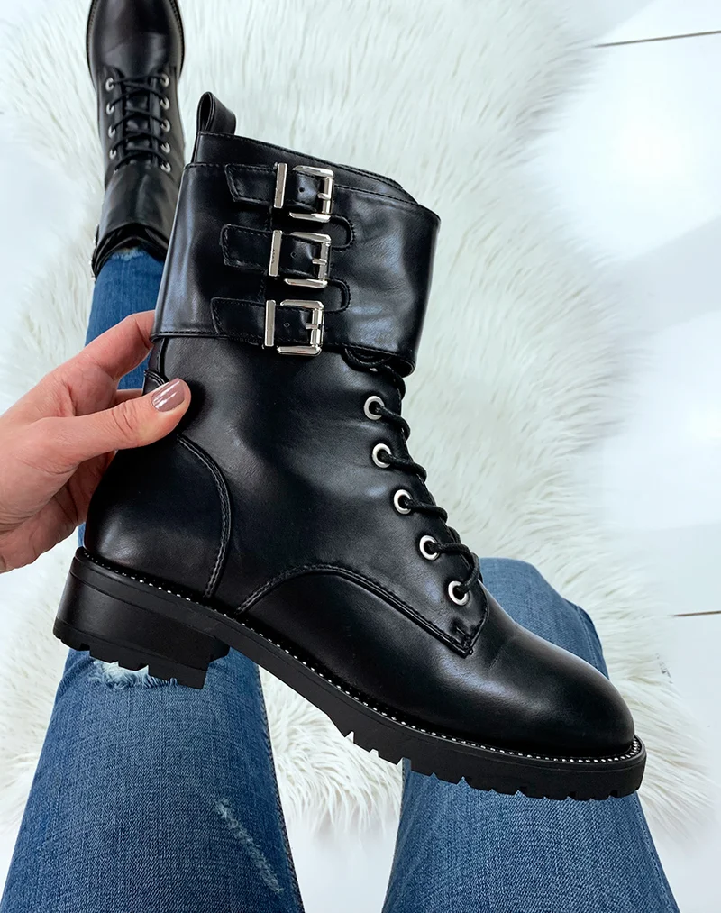 Bottines noires à lanière épaisse