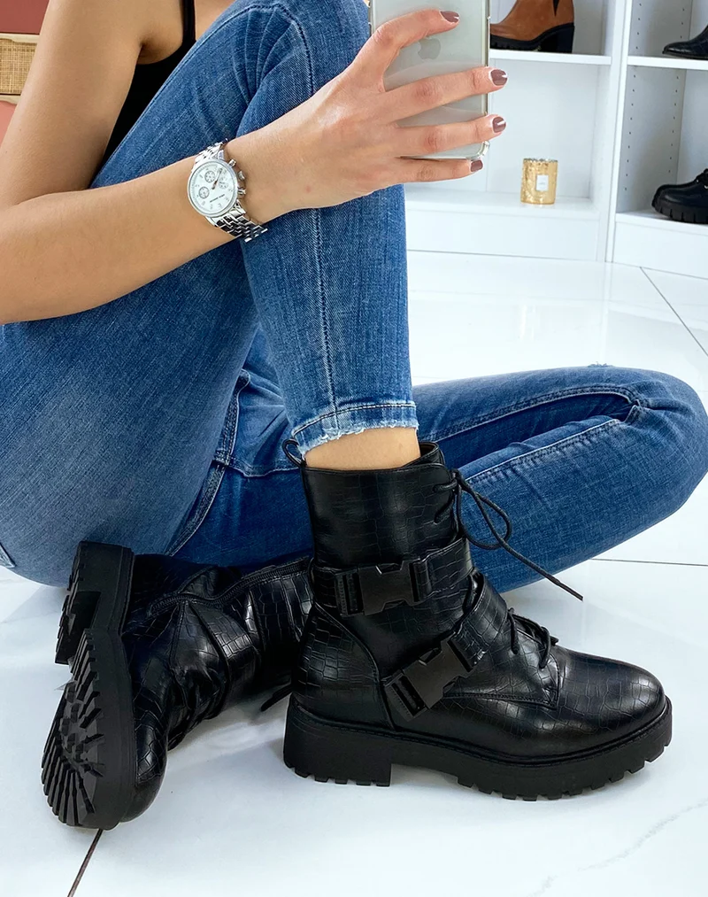 Bottines noires lacées effet croco à lanières clipsées