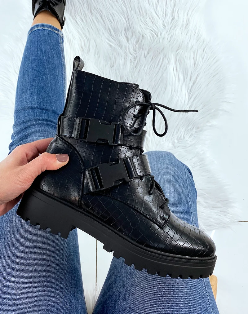 Bottines noires lacées effet croco à lanières clipsées