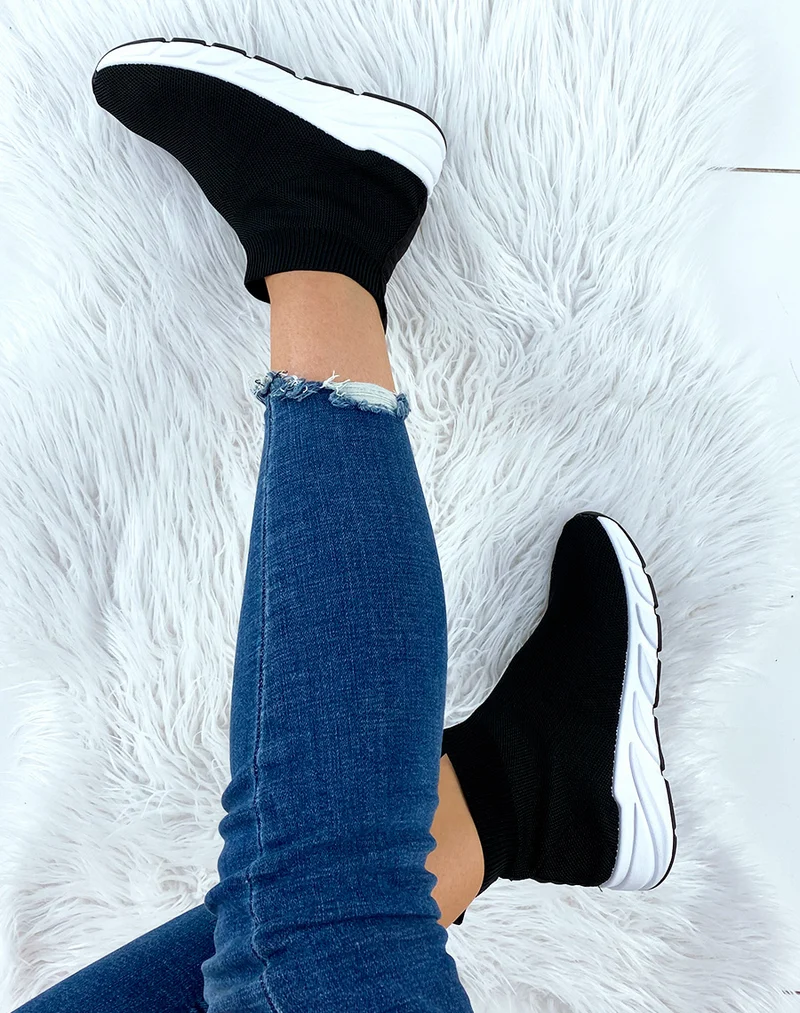 Baskets chaussettes noires et semelle blanche