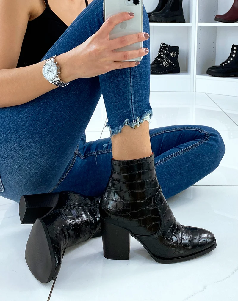 Bottines croco noir à talon et à bout carré