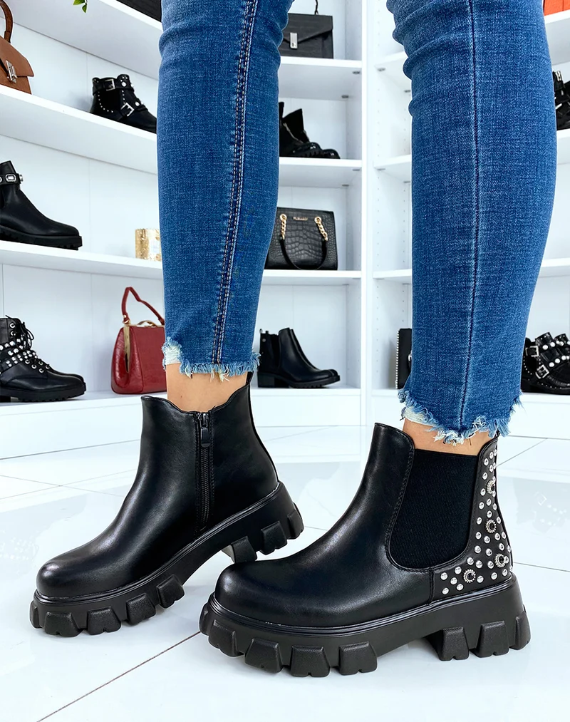 Chelsea boots noires à ornements et semelles crantées