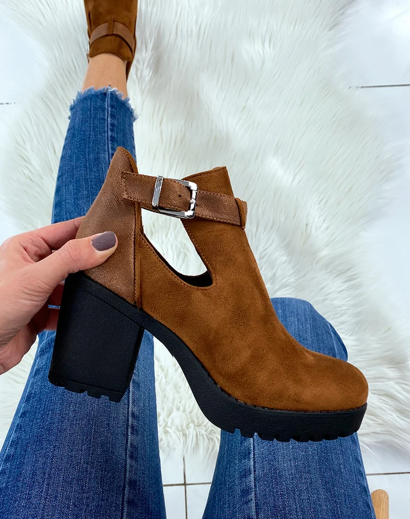 Bottines camel à lanières effet daim