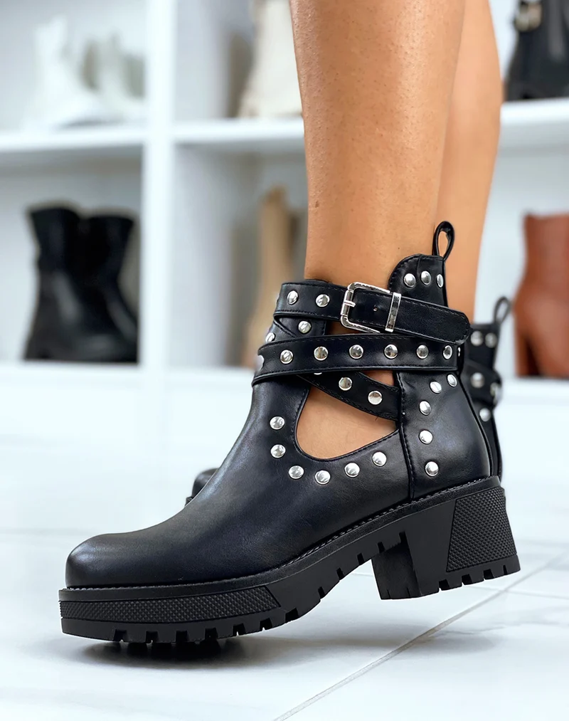 Bottines à talon mi-haut noires cloutées