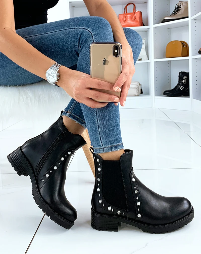 Bottines basses noires à strass
