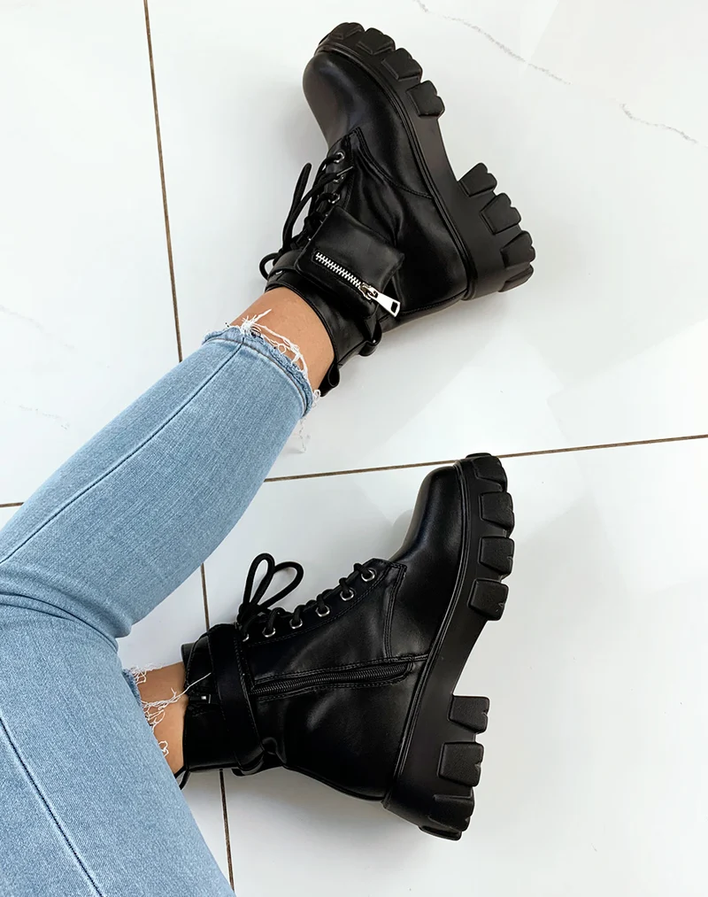 Bottines noires mat à petite pochette