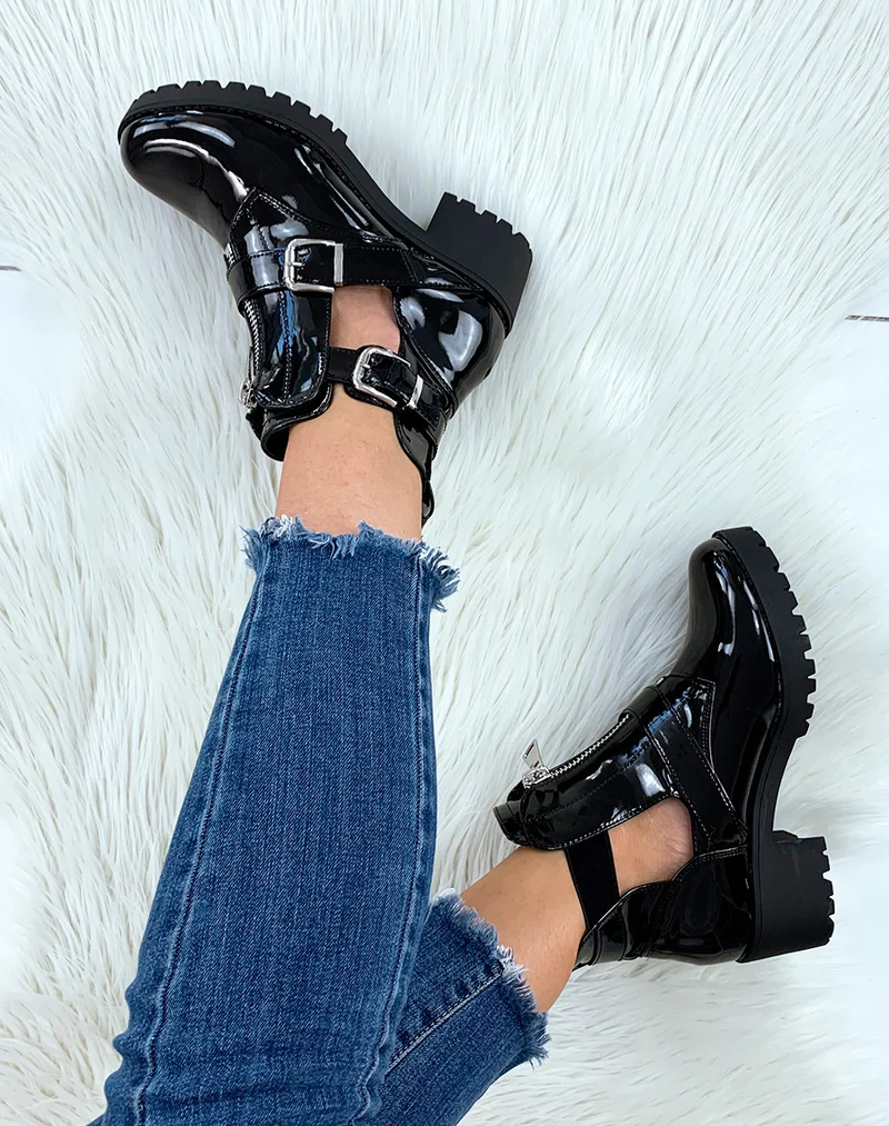 Bottines noires vernis et ouvertes à double lanières