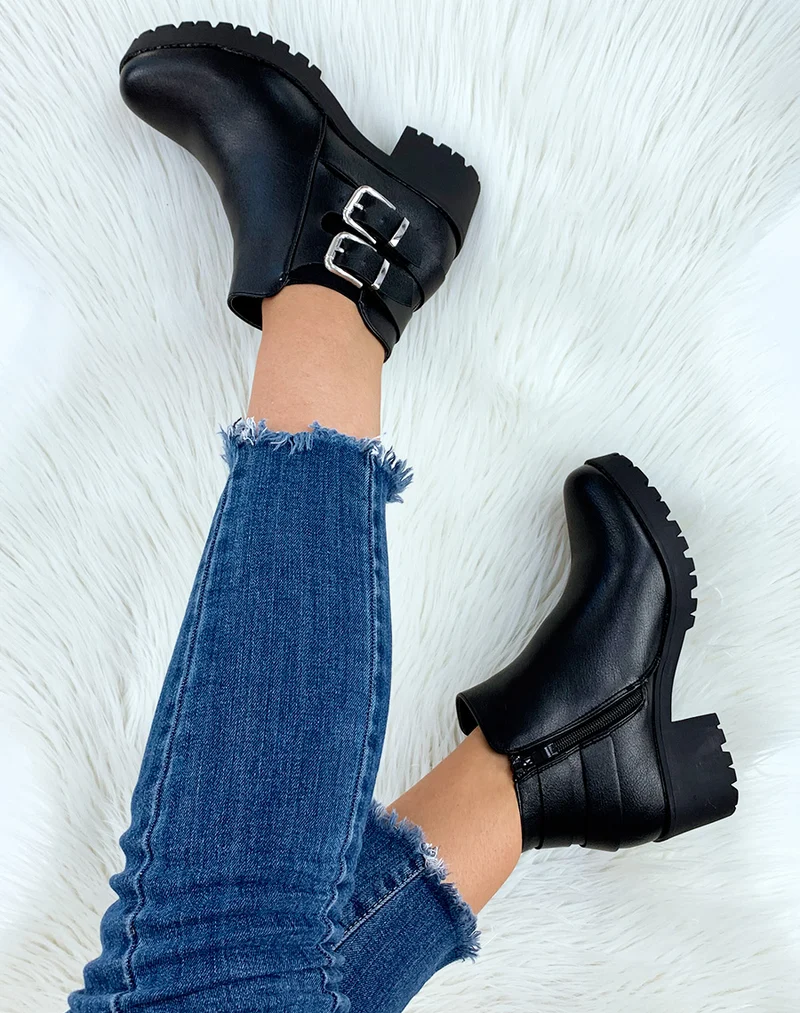 Bottines noires basses à semelles crantées