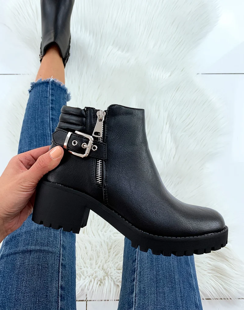 Bottines noires à talons et à zip décoratif