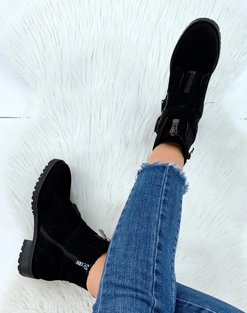 Boots noirs effet suédine à sangles