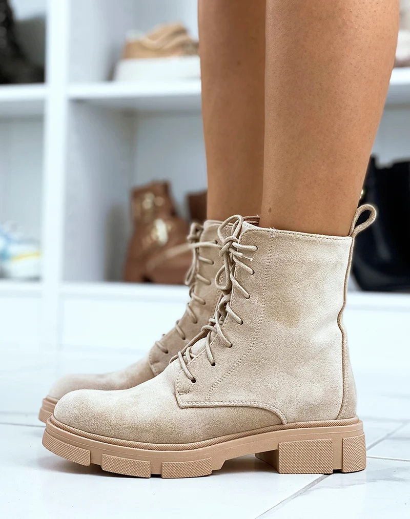 Bottines montantes en suédine beige à lacet