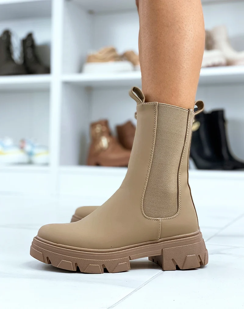Bottines beige foncé montantes style chelsea à semelle crantée