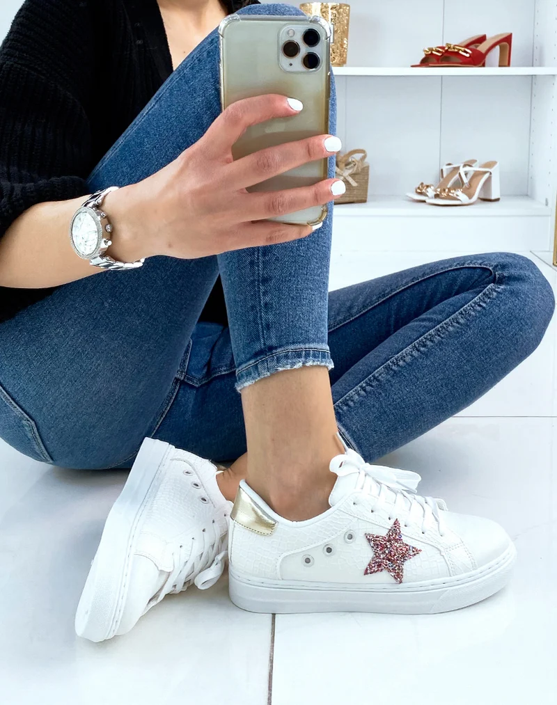 Baskets blanches avec détails en forme d’étoile