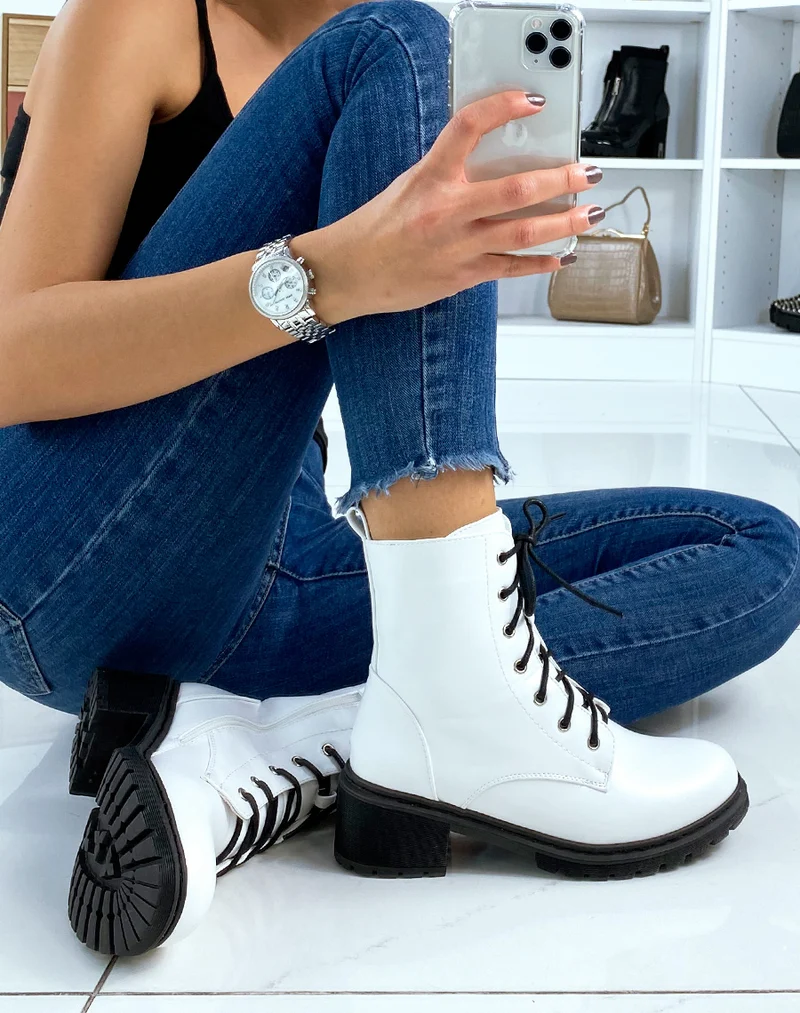 Bottines montantes blanches lacées