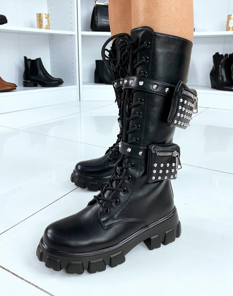 Bottes hautes noires à poches cloutées