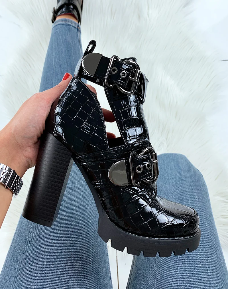 Bottines noires croco vernies à sangles