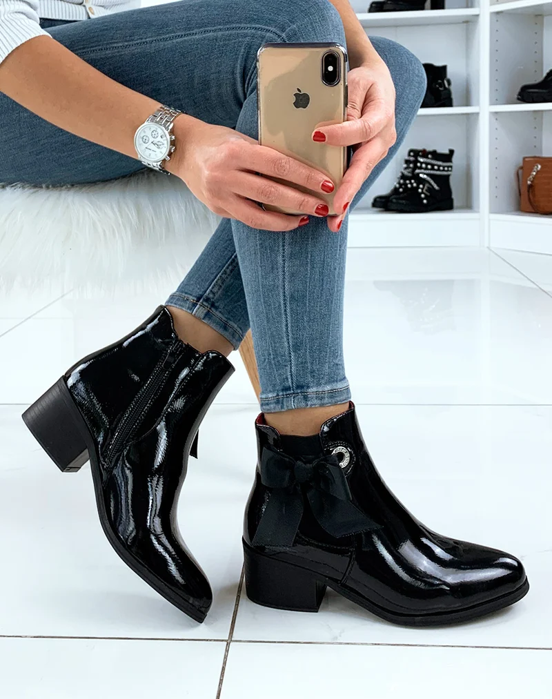 Bottines noires vernies en similicuir avec noeud intégrées