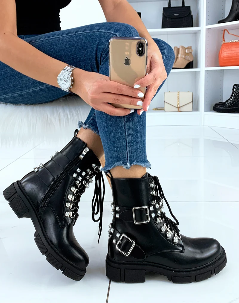 Bottines montantes noires ornées de strass