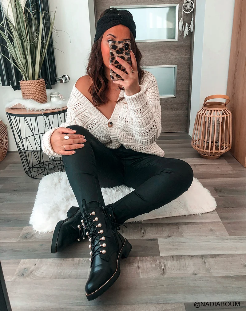 Bottines hautes noires à perles