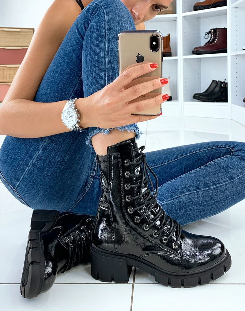 Bottines vernies noires à lacets
